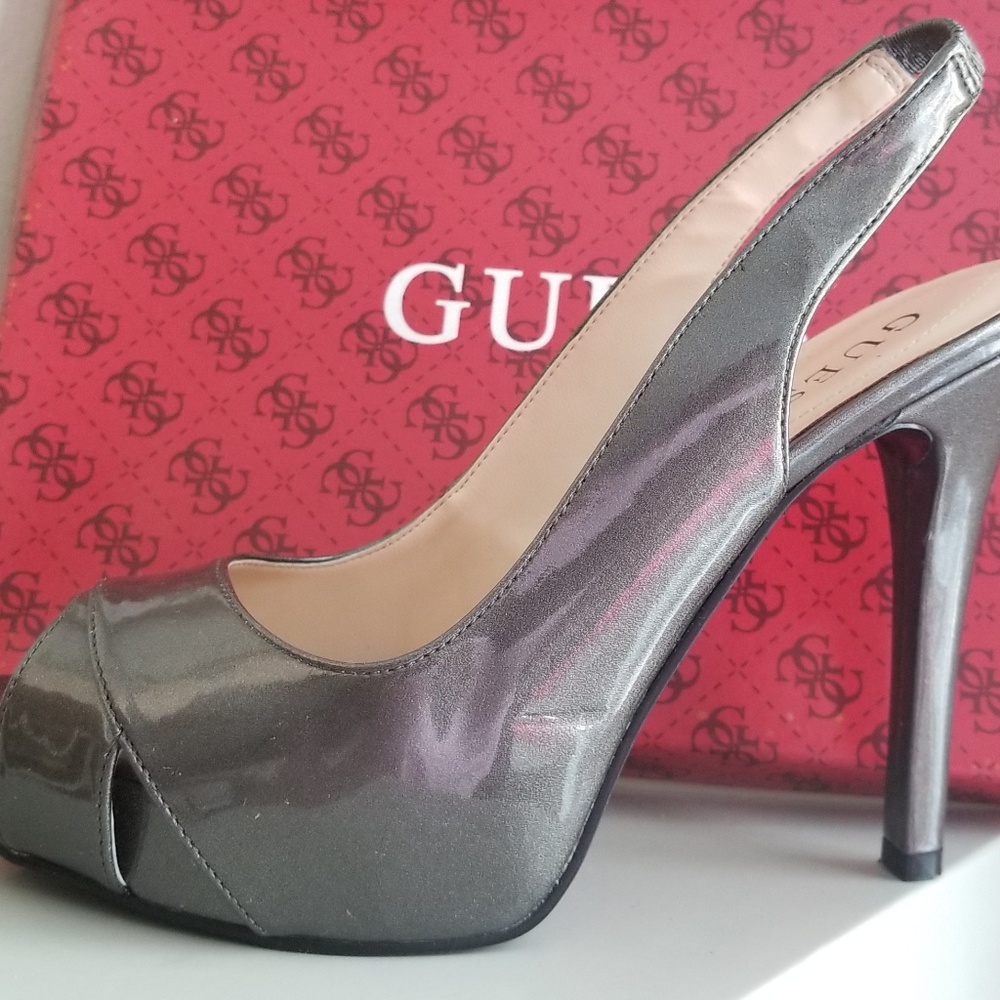 Grey patent leather sling back pump